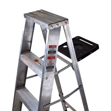 Escalera de Tijera Akron 77-13 | De Aluminio | Altura 1.15m | 3 Peldaños | Uso Comercial (Tipo III) con Porta Cubeta de Plástico