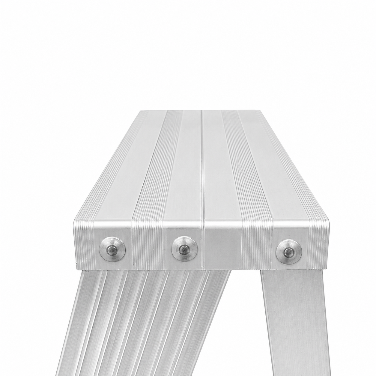Escalera de Tijera 77-14SP | De Aluminio | Altura 1.44m | 4 Peldaños | Uso Comercial (Tipo III)