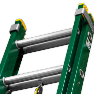 Escalera De Extensión Akron 77-98 | Fibra De Vidrio | 4.27m A 7.62m | 28 Escalones | Uso Profesional | Tipo ll | Capacidad De Carga 175kg