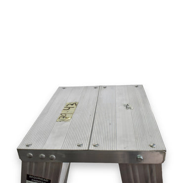 Escalera De Tijera Doble Akron 79-43 | De Aluminio | 1.22m | 6 Escalones | Uso Industrial | Tipo l | Capacidad De Carga 200kg