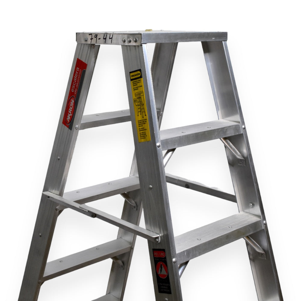 Escalera De Tijera Doble Akron 79-44 | De Aluminio | 1.52m | 8 Escalones | Uso Industrial | Tipo l | Capacidad De Carga 200kg