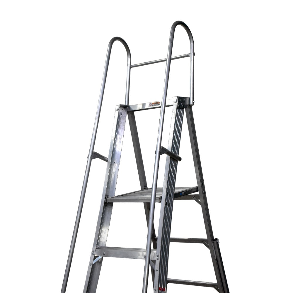 Escalera De Plataforma Rodante Akron 80-99 | De Aluminio | Altura a Plataforma 1.15m | 3 Escalones | Uso Industrial Pesado | Tipo lA | Capacidad De Carga 225kg