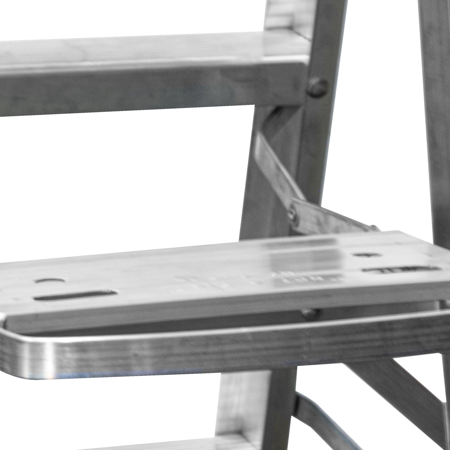 Escalera de Tijera Akron 77-13AL | De Aluminio | Altura 1.15m | 3 Peldaños | Uso Comercial (Tipo III) con Porta Cubeta de Aluminio