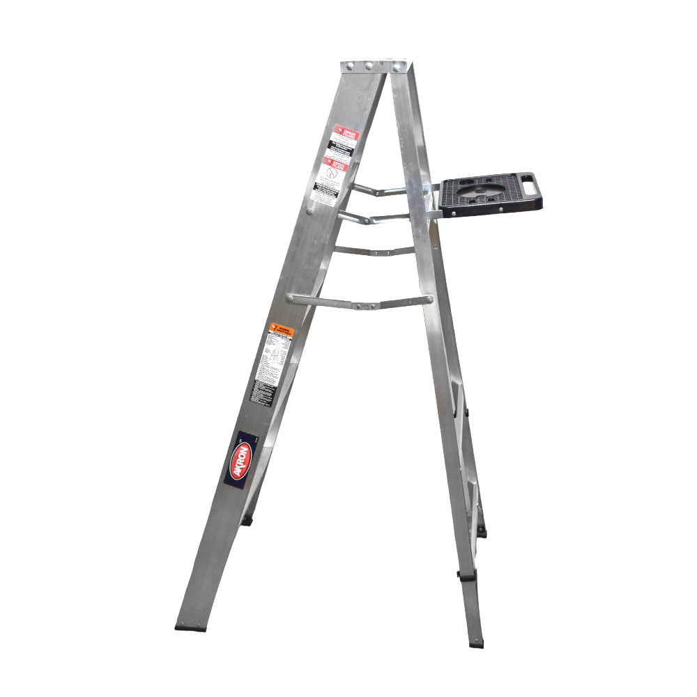 Escalera de Tijera Akron 77-14 | De Aluminio | Altura 1.44m | 4 Peldaños | Uso Comercial (Tipo III) con Porta Cubeta de Plástico