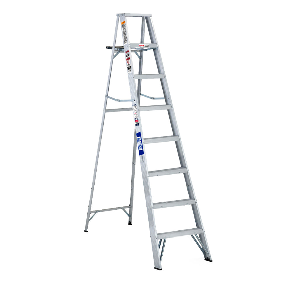 Escalera de Tijera Akron 77-25 | De Aluminio | Altura 2.31m | 7 Peldaños | Uso Profesional (Tipo II) con Porta Cubeta de Plástico