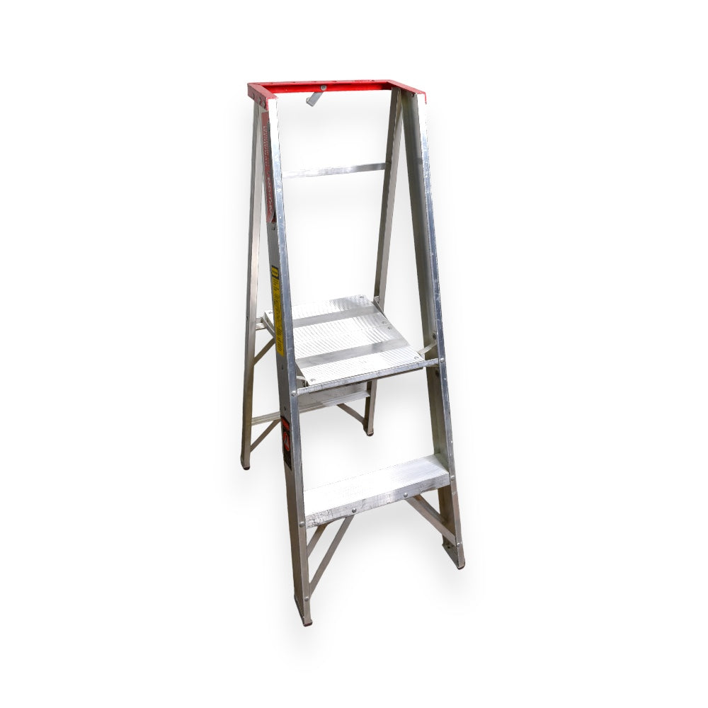 Escalera de Plataforma Plegable Akron 79-27 | De Aluminio | Altura 0.57m | 1 Peldaños | Uso Profesional (Tipo II)