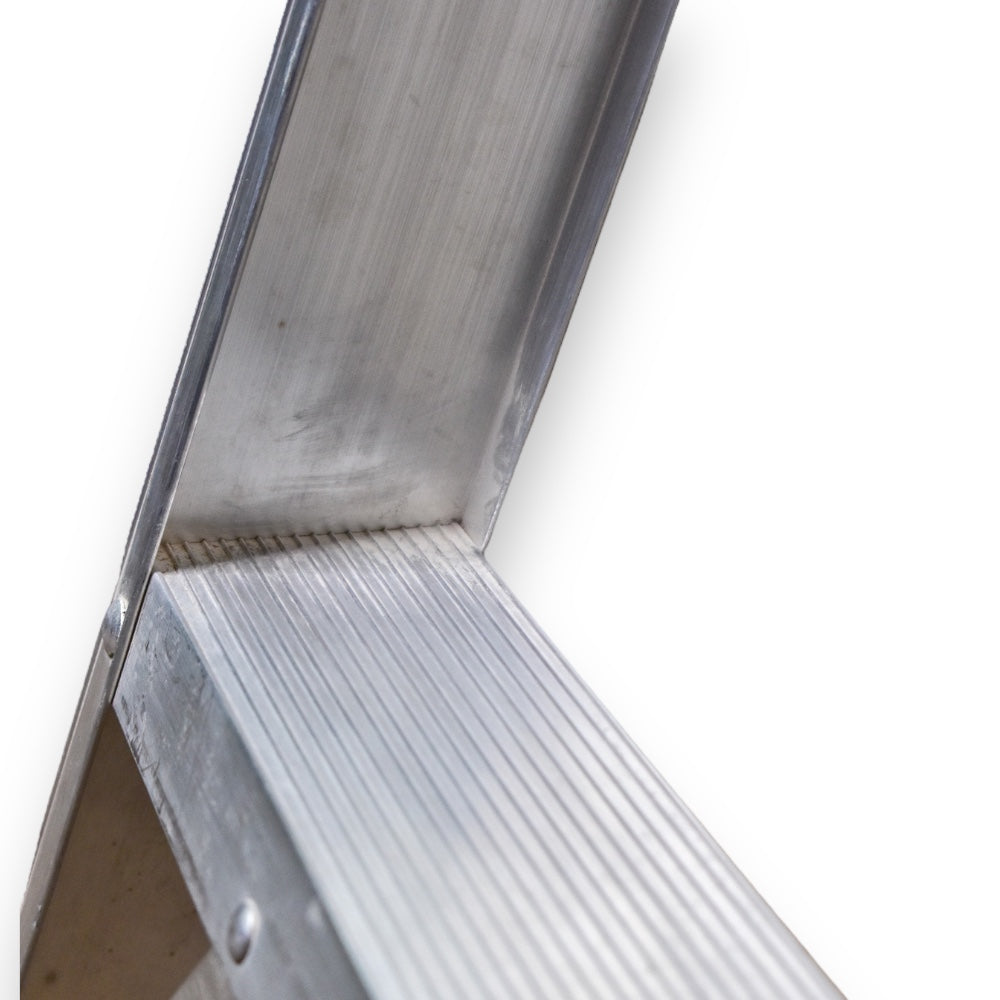 Escalera de Plataforma Plegable Akron 79-27 | De Aluminio | Altura 0.57m | 1 Peldaños | Uso Profesional (Tipo II)