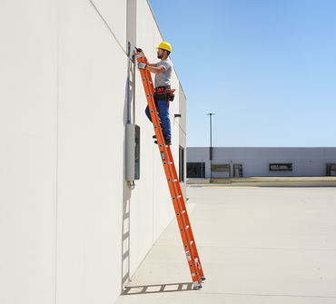 Escalera De Extensión Akron 81-24 | Fibra De Vidrio | 3.66m A 6.40m | 24 Escalones | Uso Industrial Pesado | Tipo lA | Capacidad De Carga 225kg