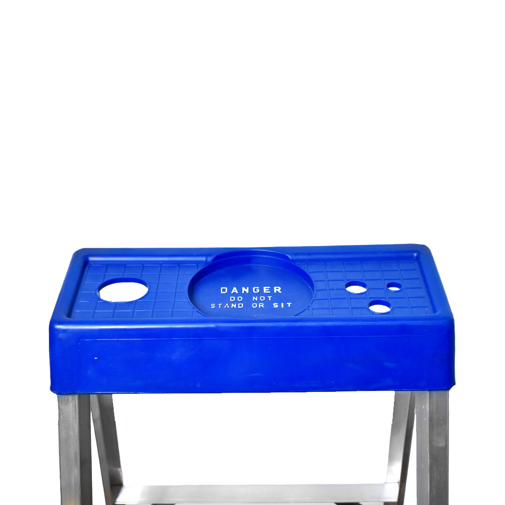 Escalera De Tijera Akron 81-89 | De Aluminio | 1.22m | 3 Escalones | Uso Doméstico | Capacidad De Carga 90kg | Plataforma Plástica