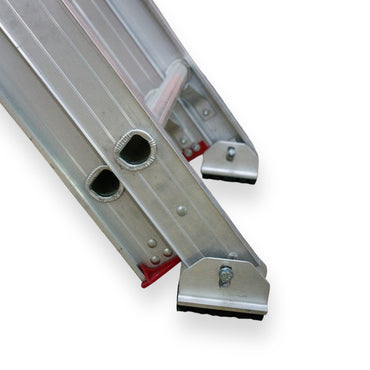 Escalera De Extensión Akron EET3-28 | De Aluminio | De Canal | 4.27m a 7.62m | 28 Escalones | Uso Comercial | Tipo lll | Capacidad De Carga 150kg